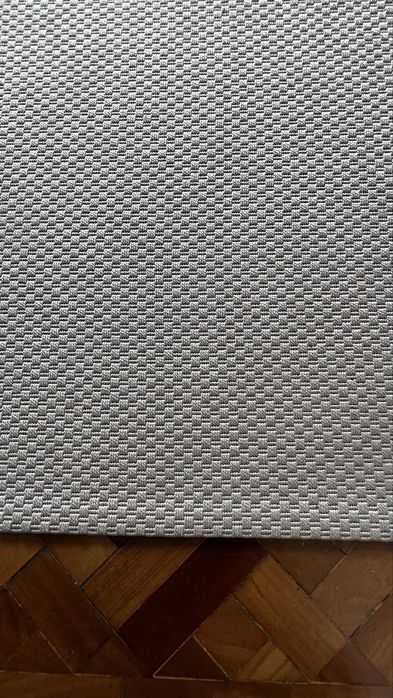 Tapete MORUM da IKEA cinzento escuro