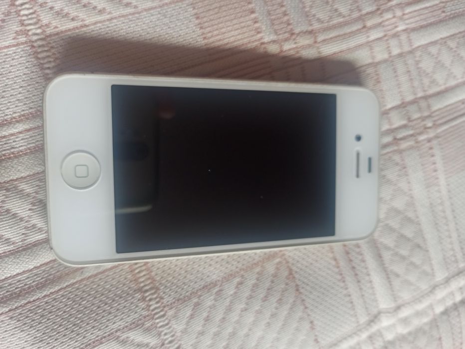 iPhone 4 (precisa de carregador)