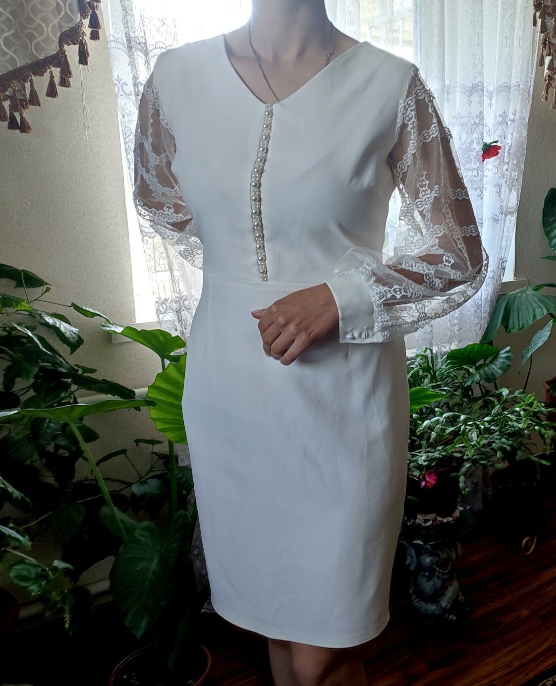 Нарядне біле плаття 44-46