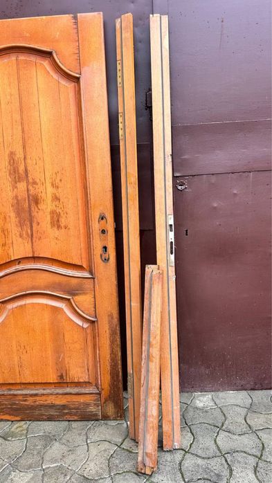 Вхідні дубові двері