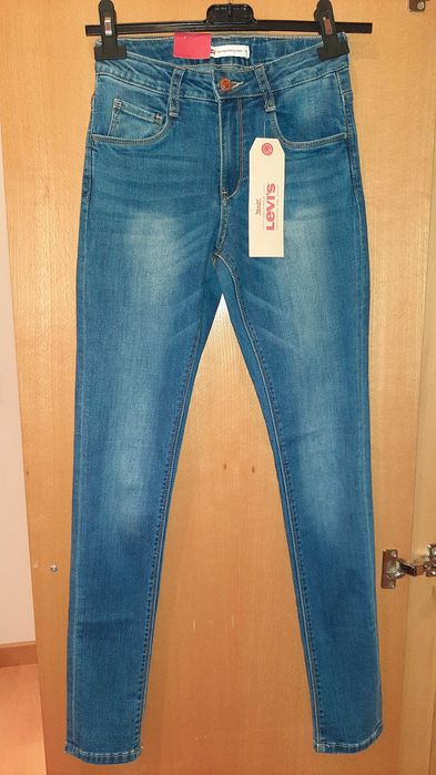 Camisola e calça levis