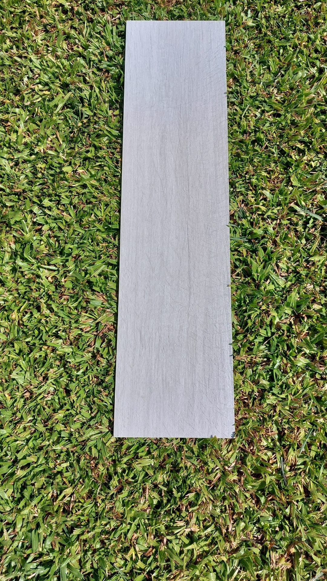 Pavimento cerâmico exterior 89X22cm