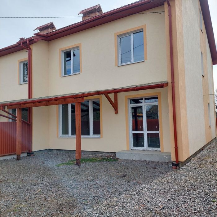 Продаж цегляного спареного будинку