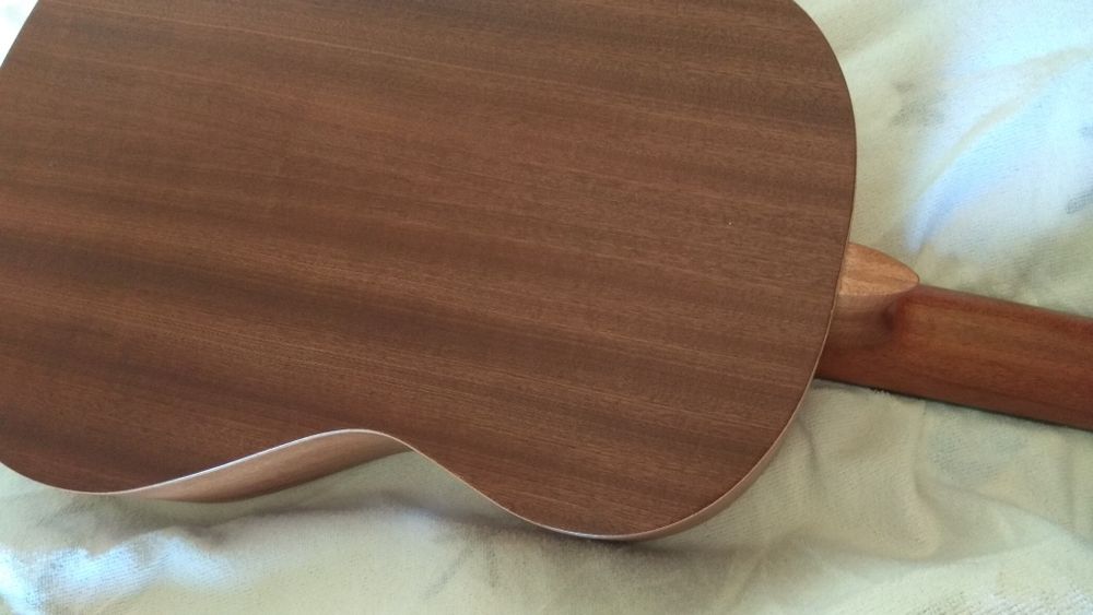 ADAMASTOR (made by APC) guitarra clássica poro aberto violão