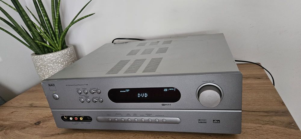 Amplituner NAD T744 Audio