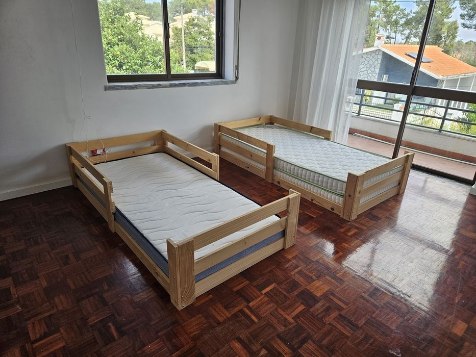 Cama de solteiro em madeira