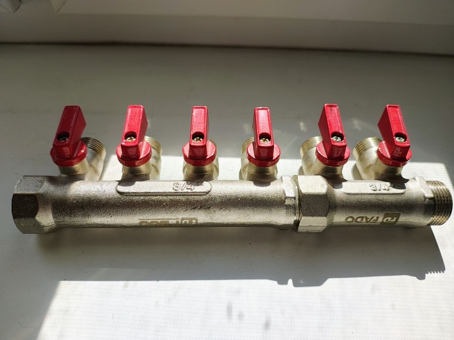 Колектор FADO з кульовими кранами 3/4"х1/2"