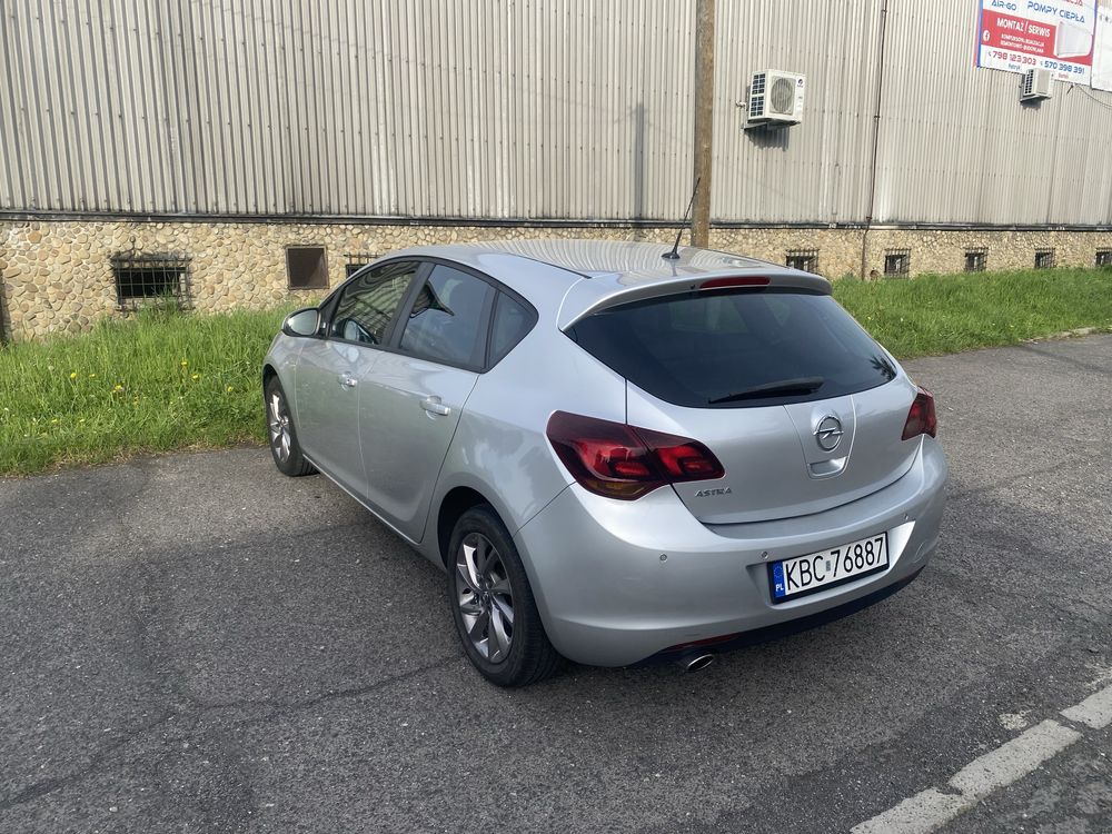 Opel Astra J 120koni 2010 Klima Nowa instalacja LPG 6 biegiów