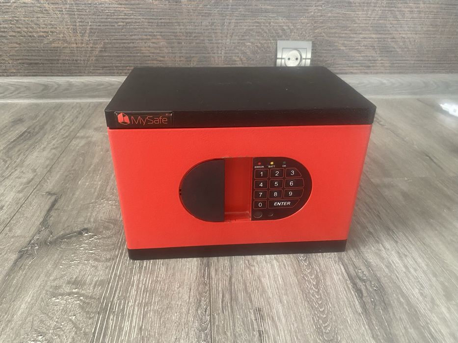 Продам Сейф Griffon MS.17.E RED