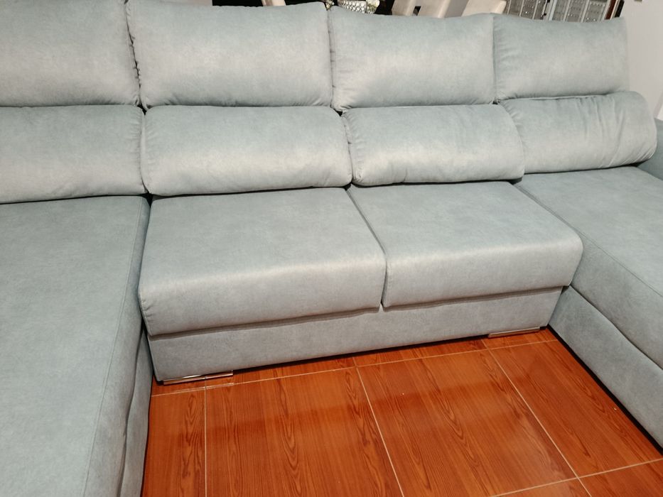 Sofá grande novo+ mesa, Com garantia.