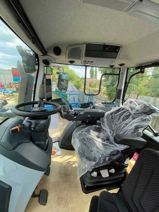 Трактор Valtra T235