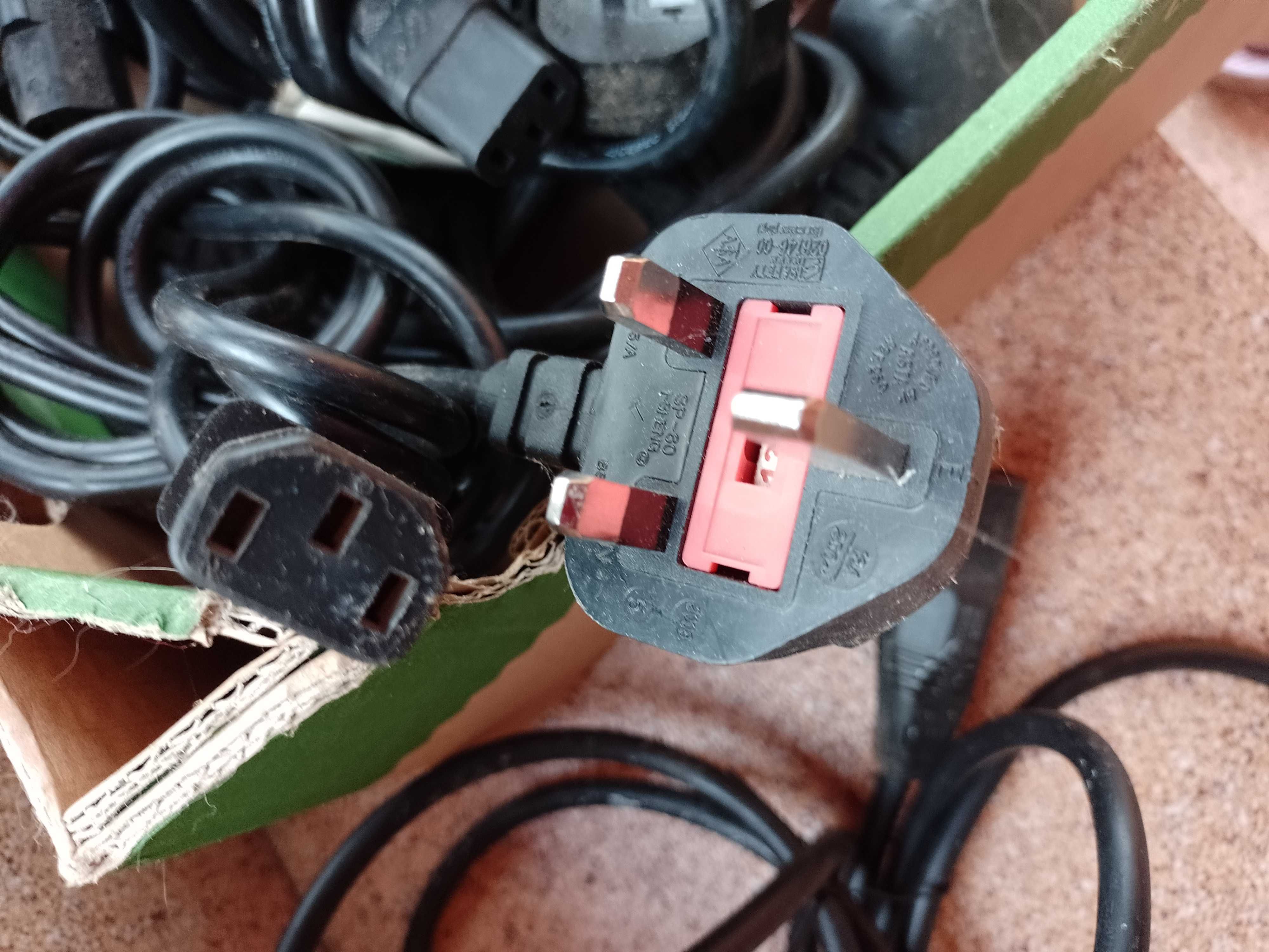 Kabel przewod zasilający komputerowy 2 m 3 piny  angielski UK wtyk C13