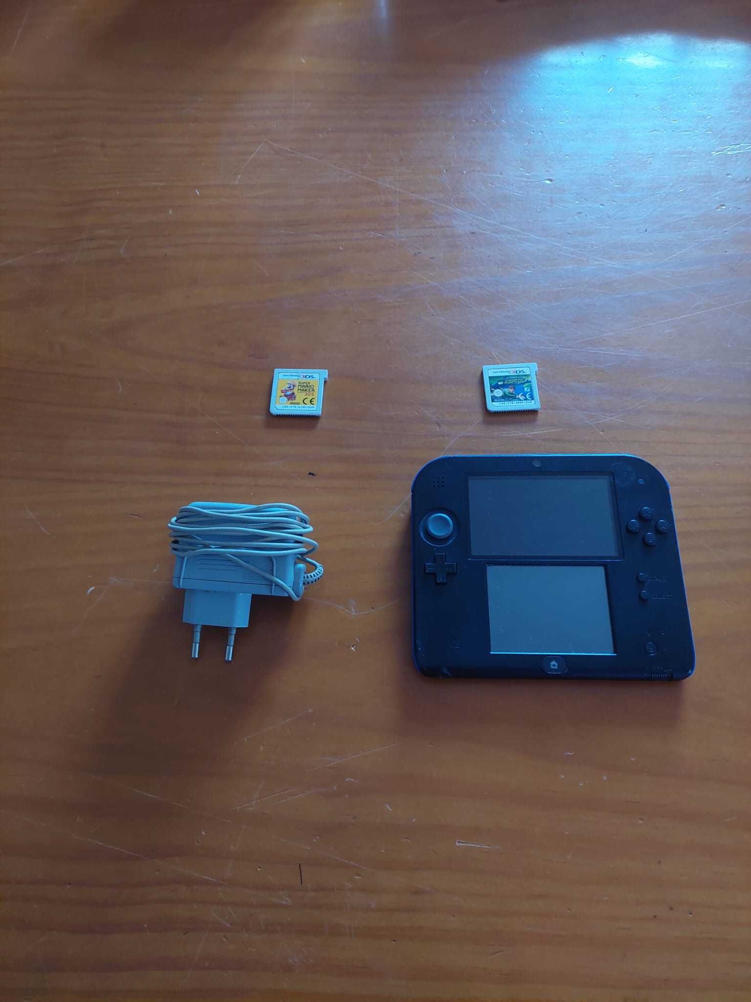 Vendo Nintendo 2DS com dois jogos