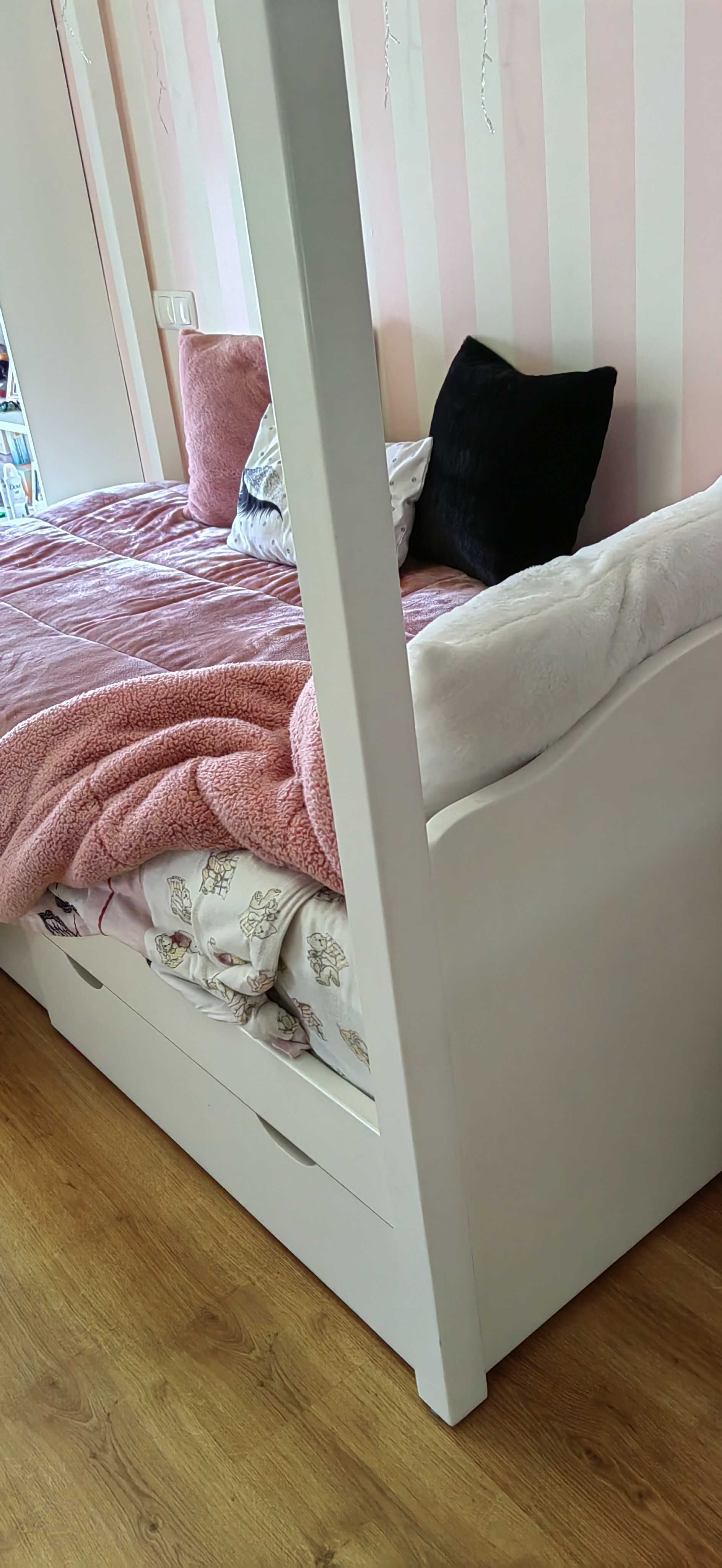 Cama dorsel c/ 2 gavetões. Como nova. Excelente qualidade.