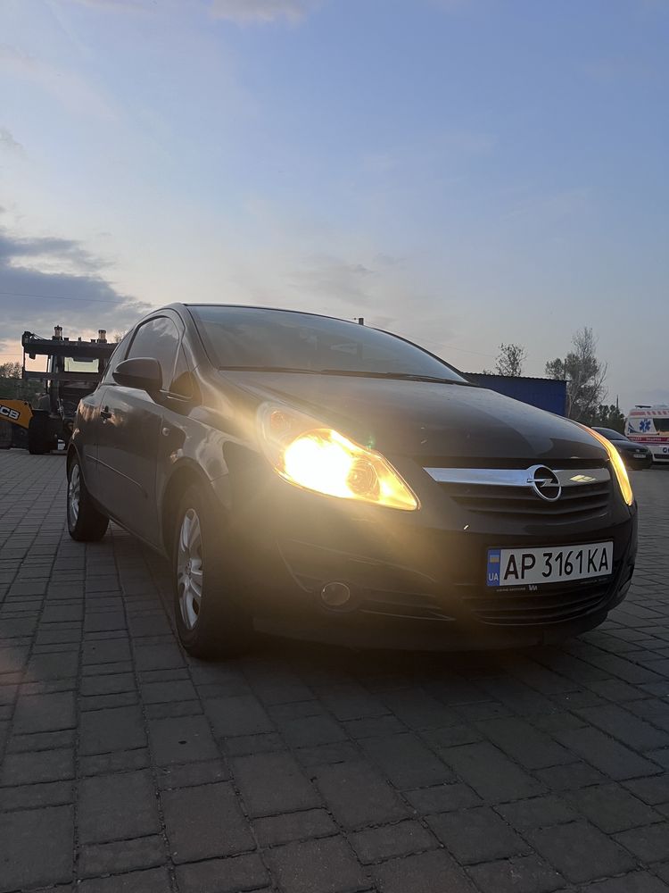 В продажі автомобіль опель корса Д