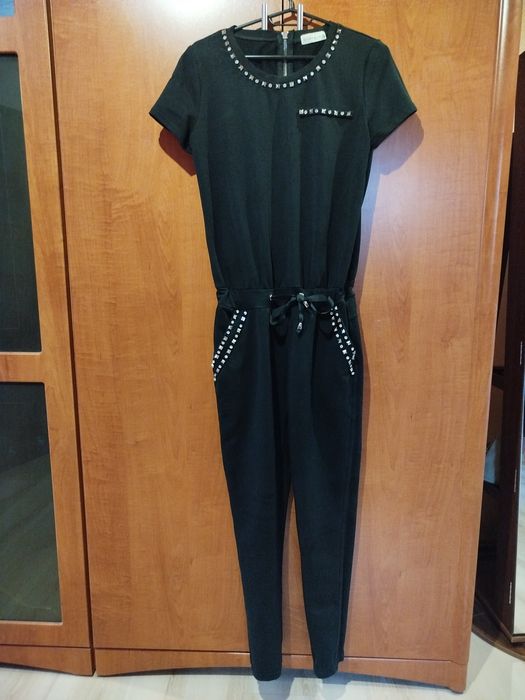 Długi elegancki kombinezon idealny na Sylwestra