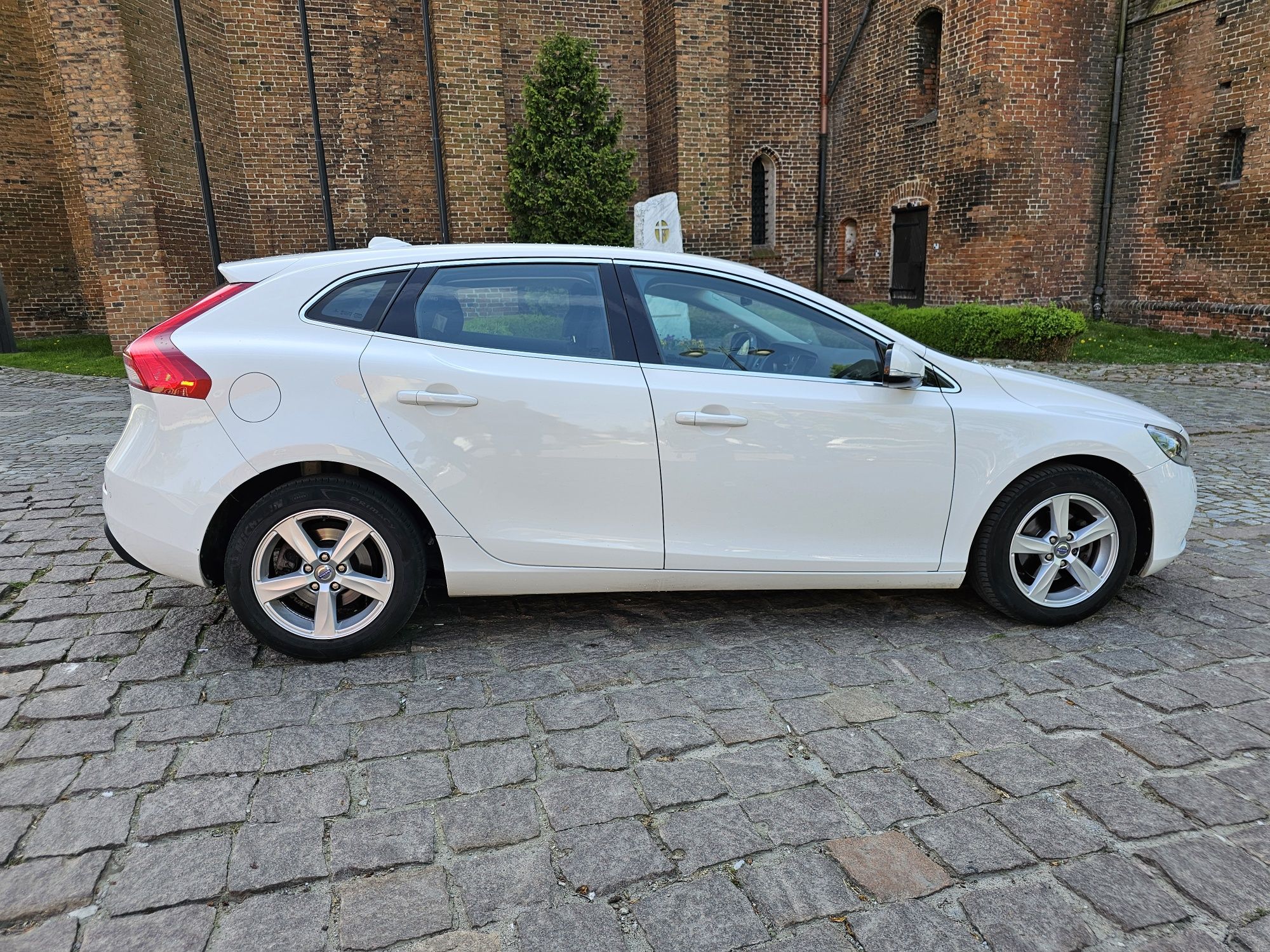 Volvo v40  2014r. Momentum