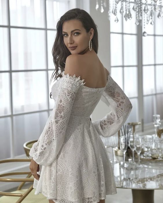 Нарядне плаття  молочного кольору