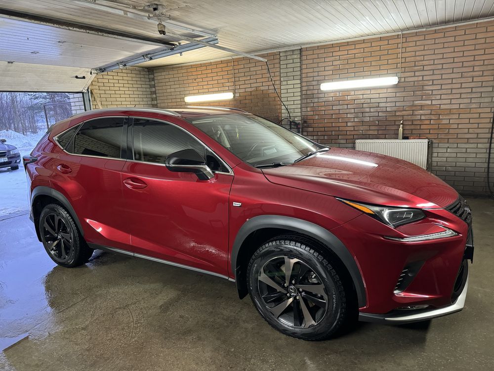 Продам. LEXUS NX200 один хозяин, состояние идеальное.