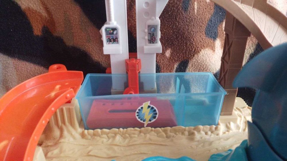 Трек Hot Wheels "Охота на акулу"
