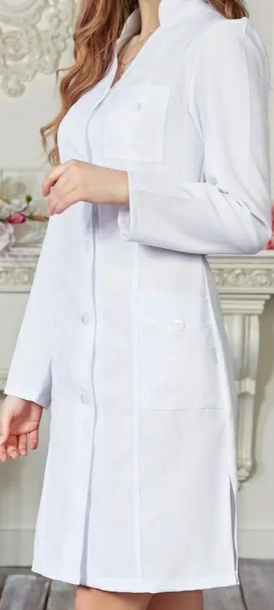 Продам медицинские халаты б/у
