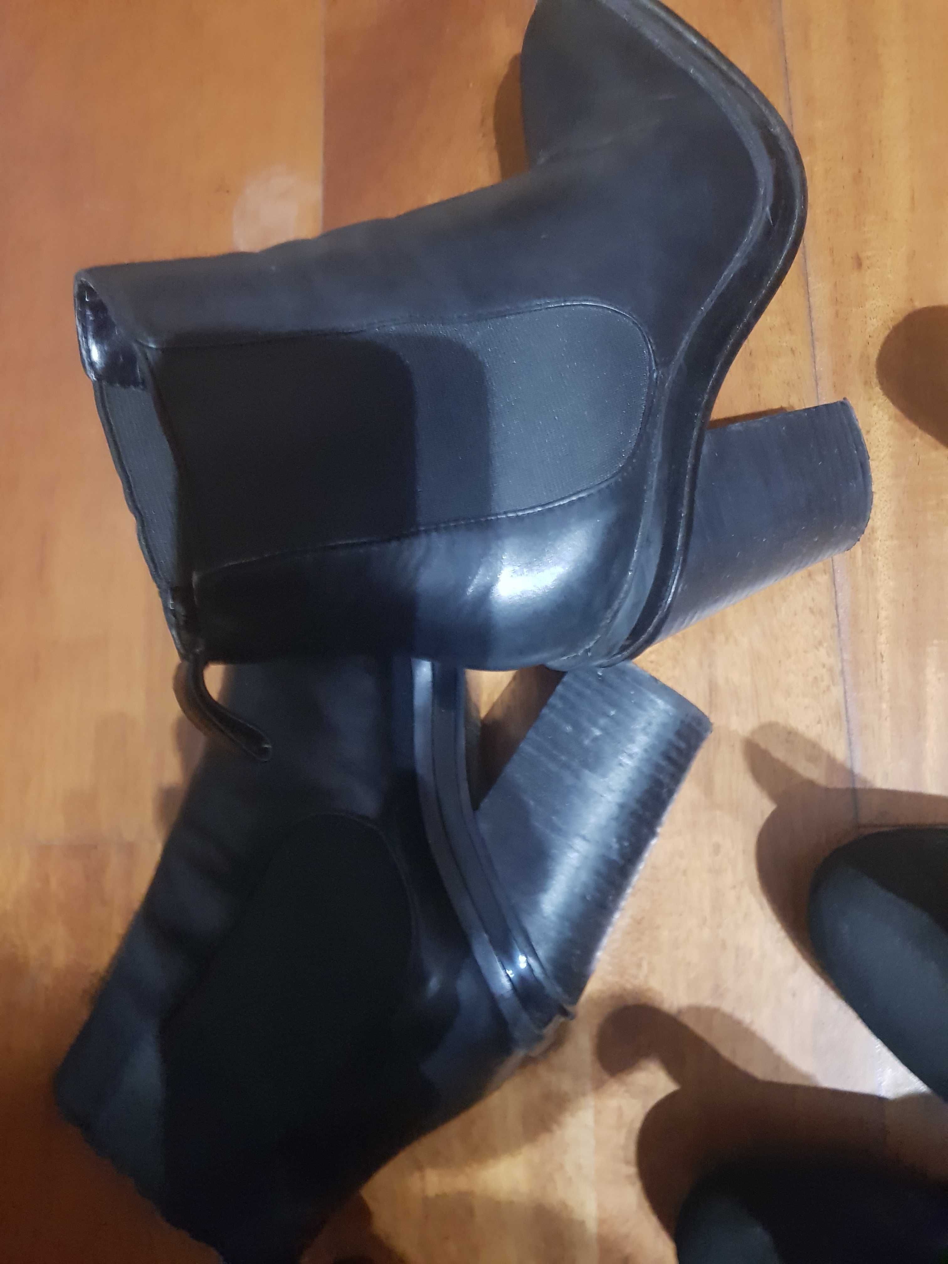 Aldo, pares de botas botins