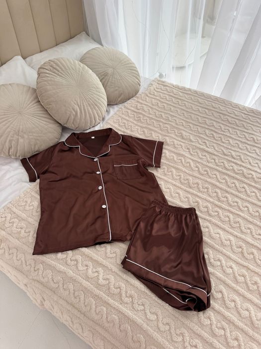Сатинова піжамка в трендовому шоколадному кольорі
