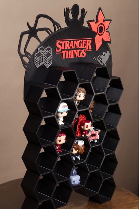 Półka Stranger Things na figurki Funko Pop Kinder Joy