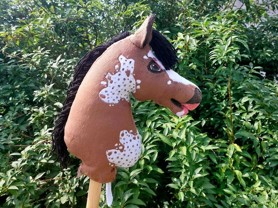 Brązowy Hobby Horse