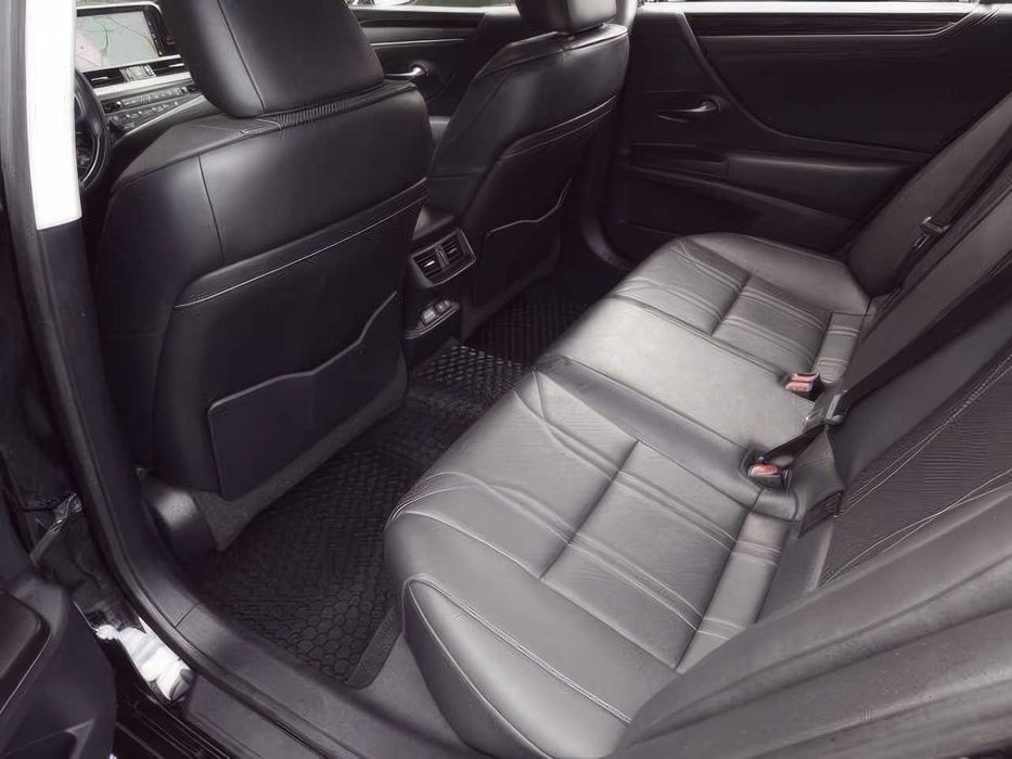 Lexus ES 350      2019