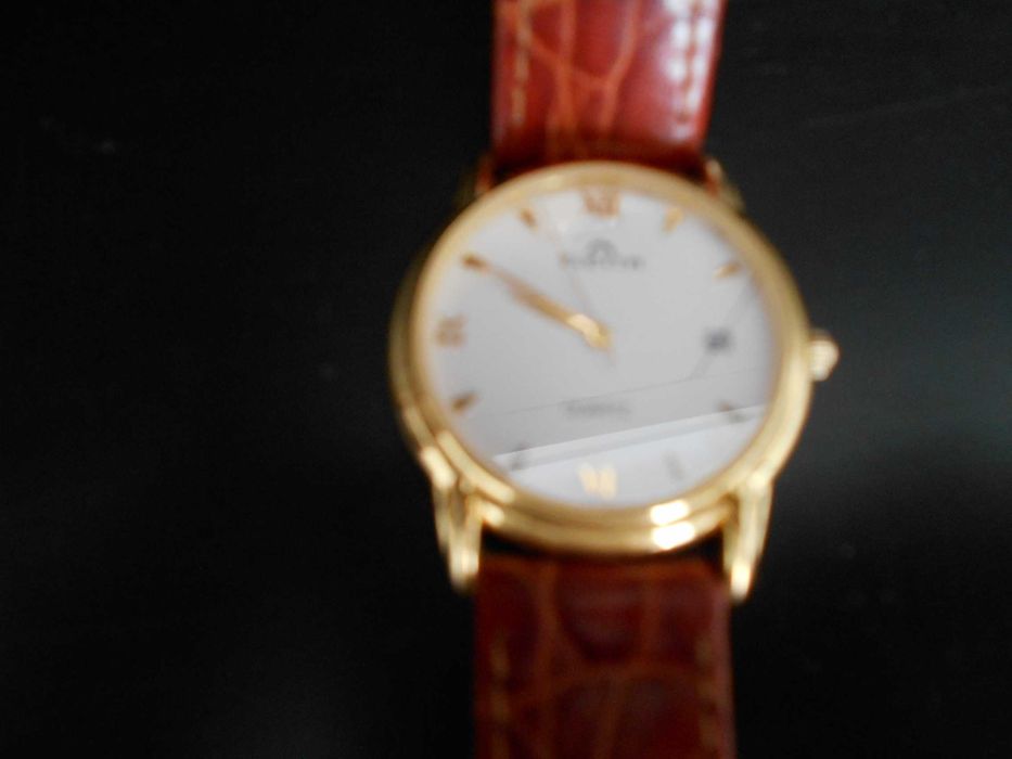 Cinco relógios de pulso de diversas marcas