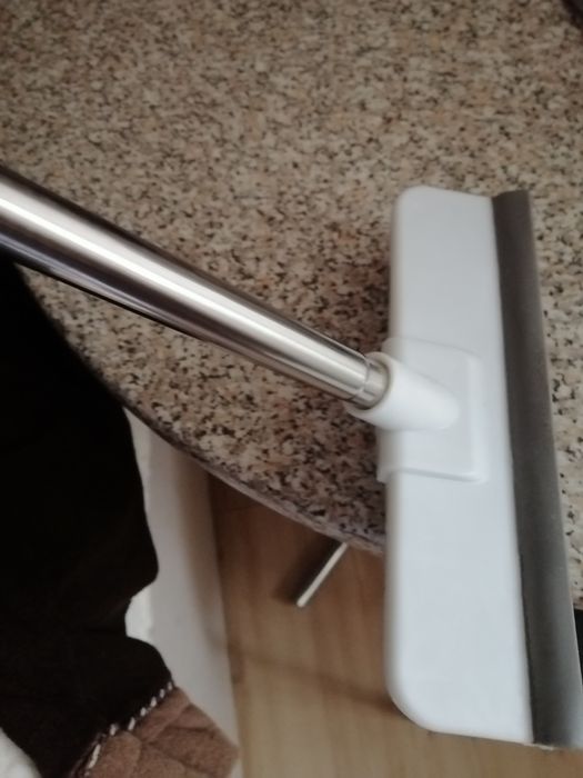 Щетка для мытья окон, пола, стен и чистки ковров