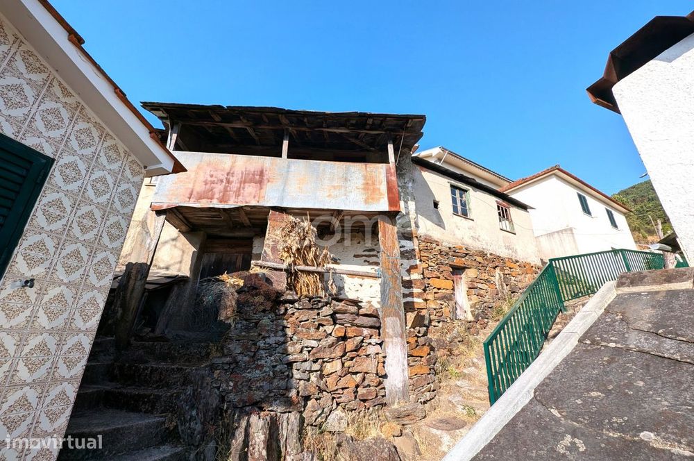 Casa Rústica em estilo Serrano Tradicional em Telhe, Arouca
