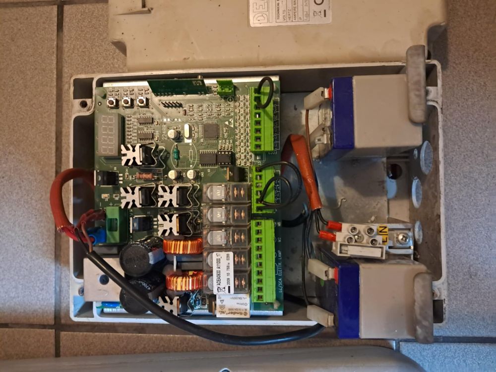 Napęd do bramy Dea MAC (automat, pilot, mechanizm, centrala)