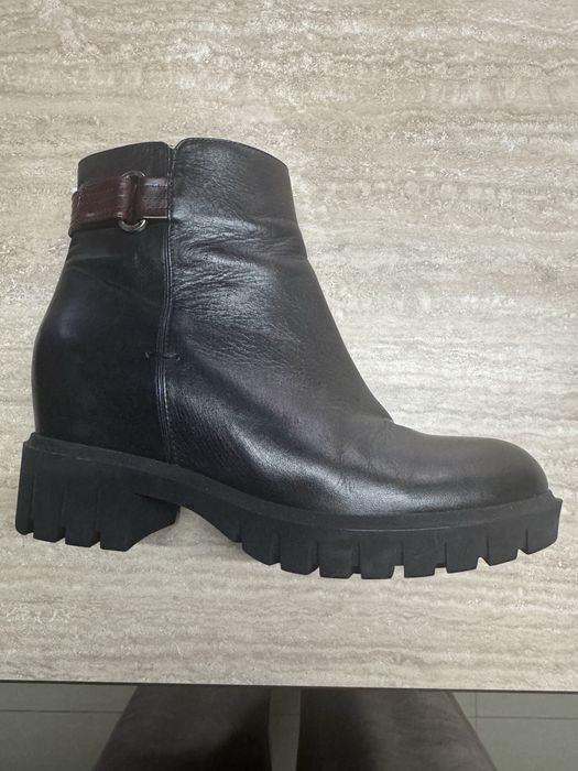 Якісні , шкіряні черевики 38 розмір