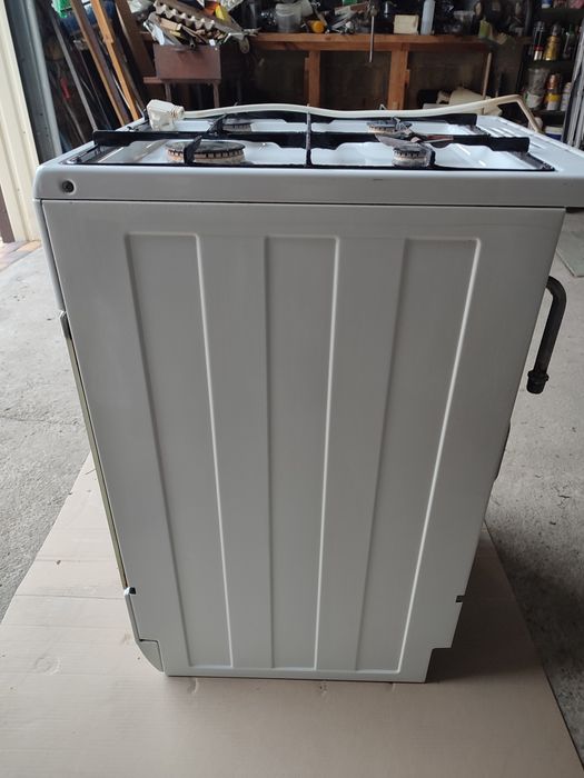 Газова плита Gorenje в робочому стані