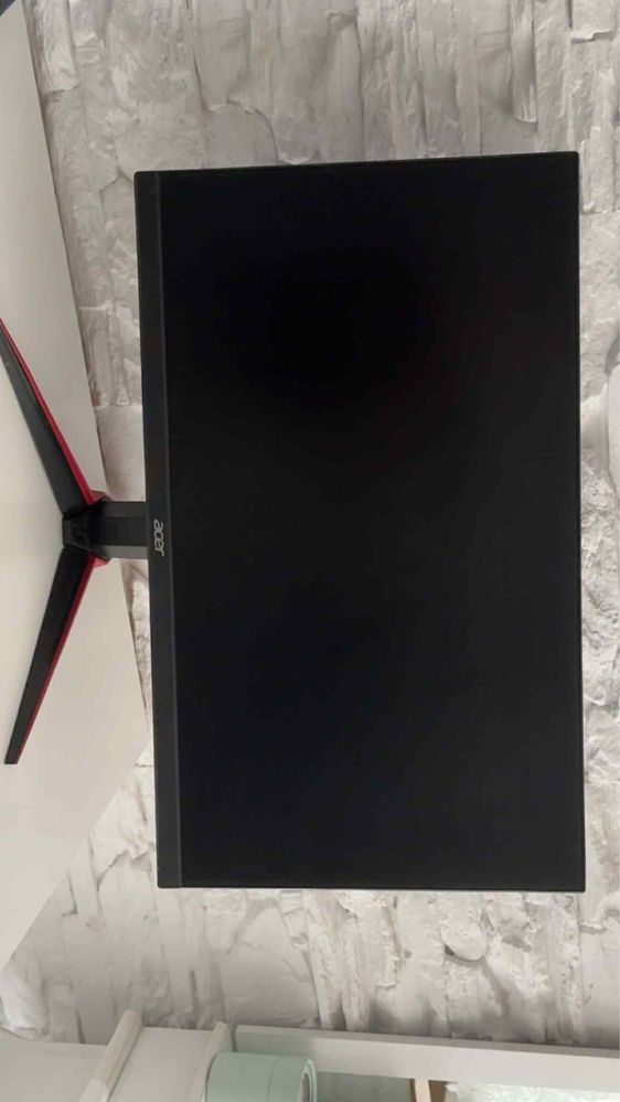 Komputer z monitorem