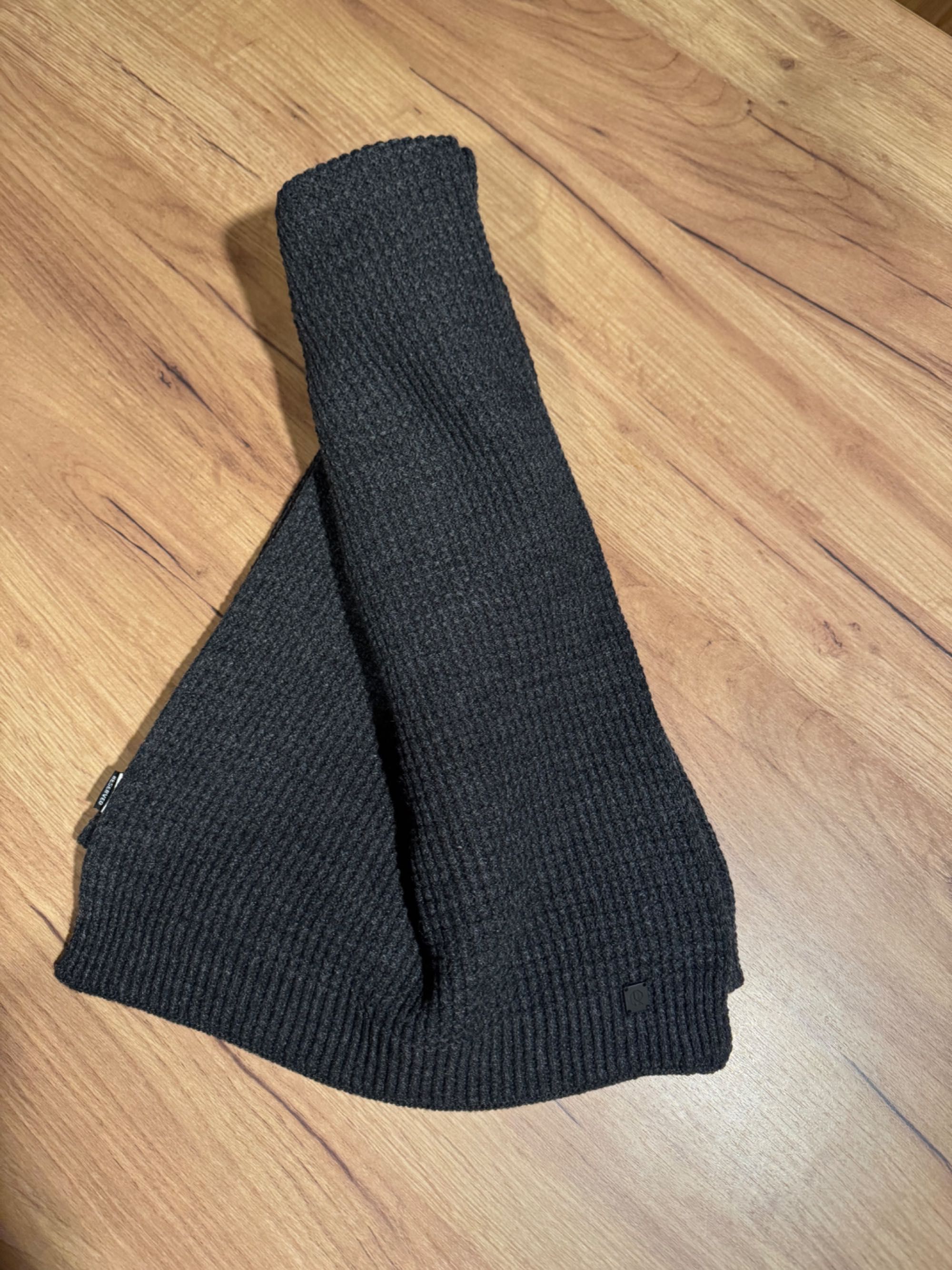 Piękny Szal męski - szer. 34 cm, dł. 180 cm, wełna  82%    -  NOWY
