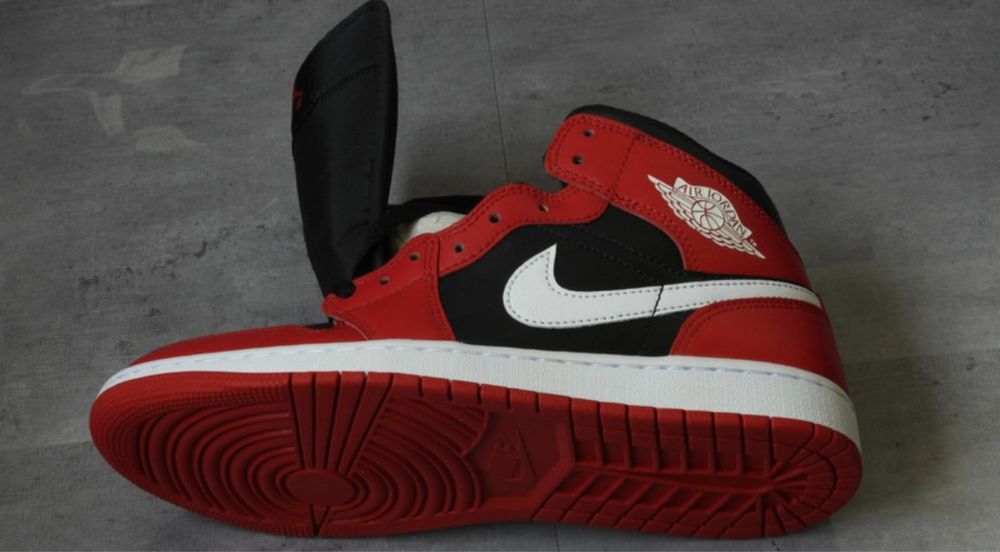 Air Jordan 1 Mid Black White Gym Red