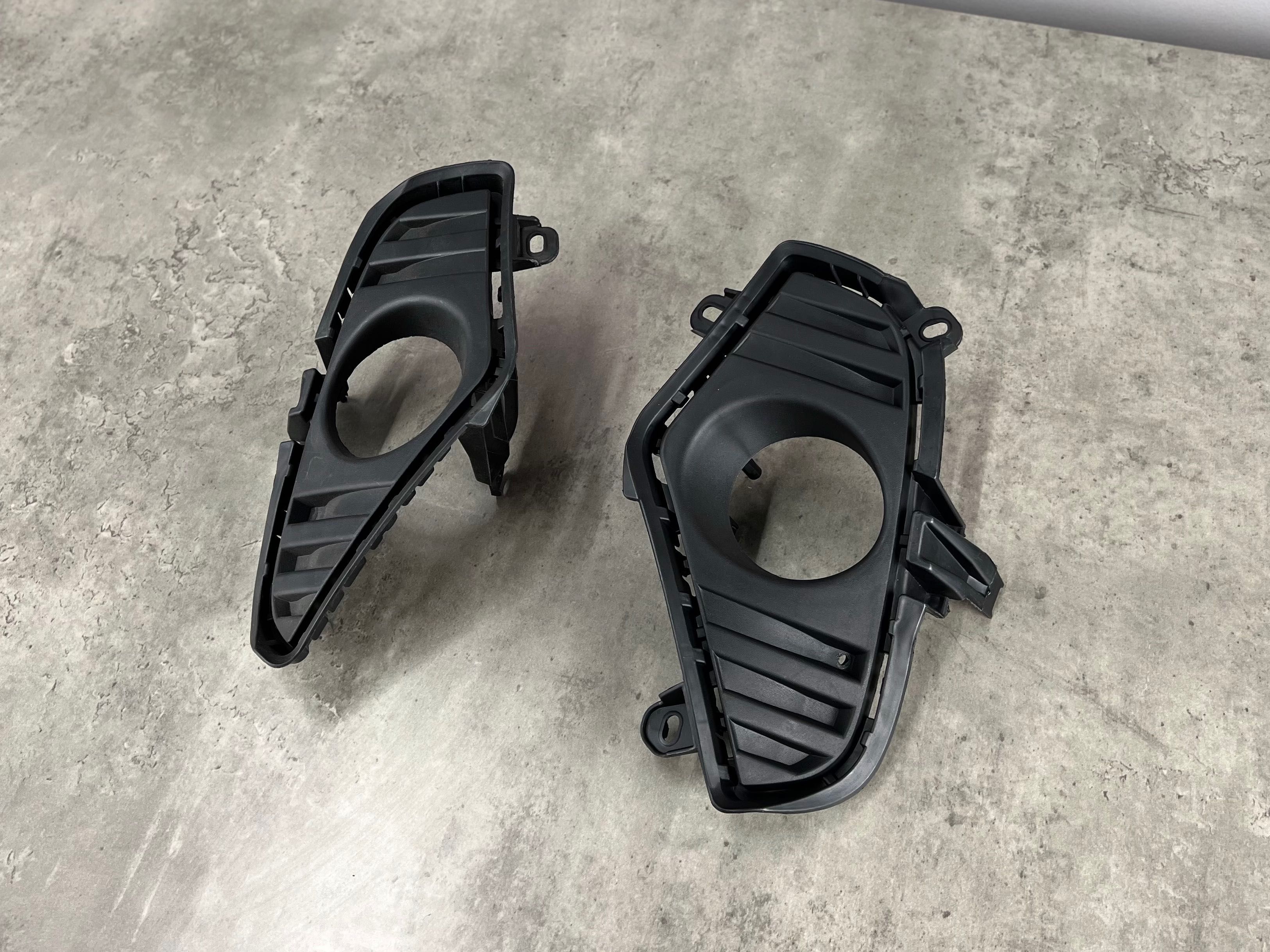 Решітка в бампер - TOYOTA RAV 4 ( XA50 ) 52128-42190 / 52127-42190