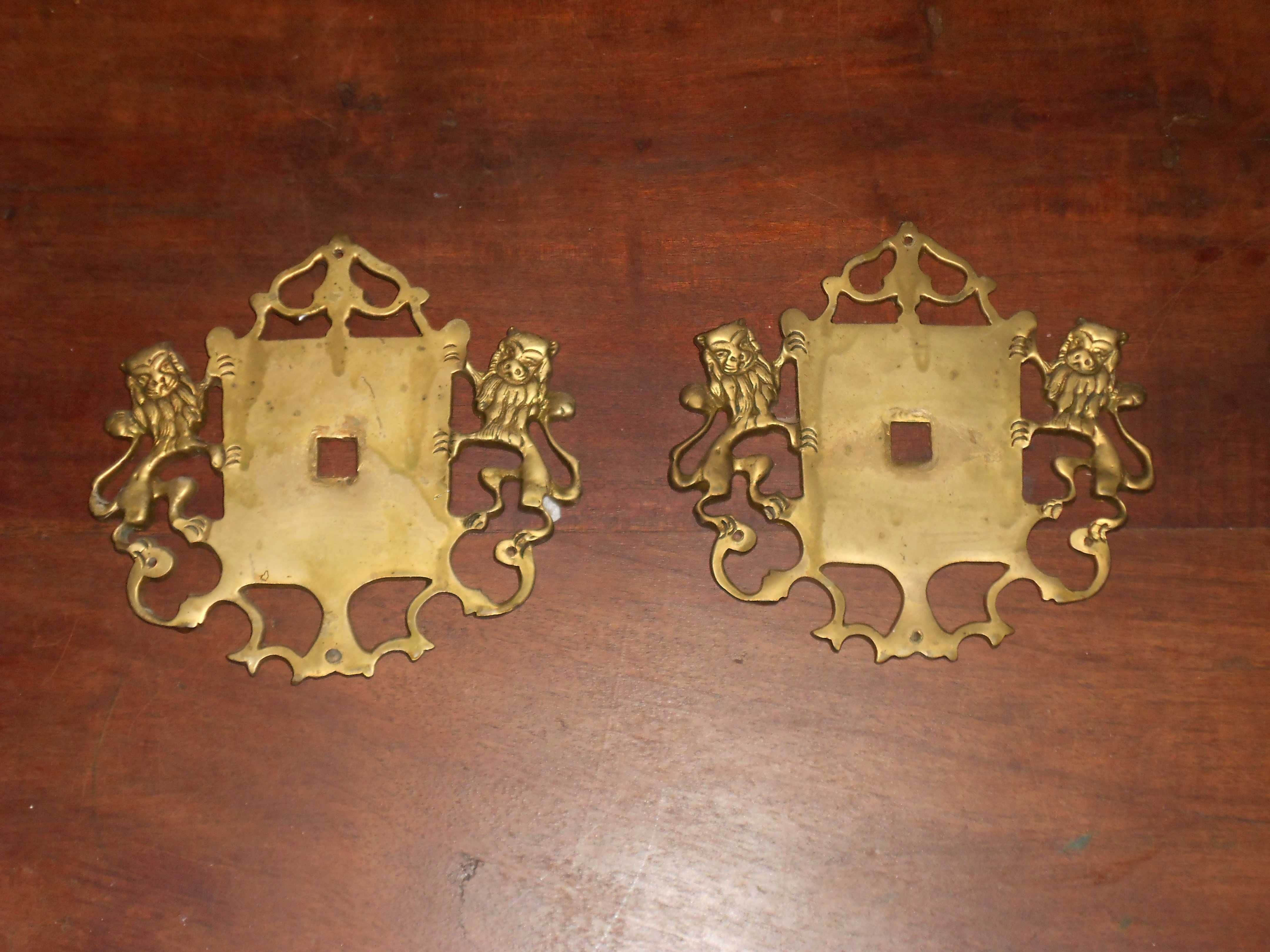 Apliques acessorios espelhos antigos decoracao latão leões