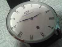 Zegarek Daniel Wellington z datownikiem.