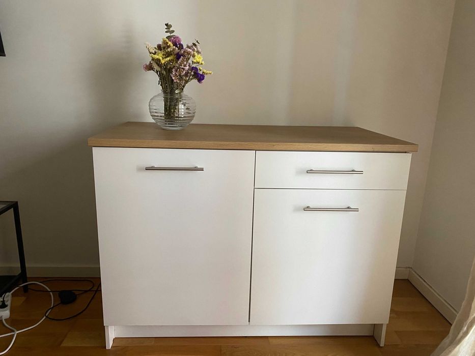 Móvel IKEA com puxadores