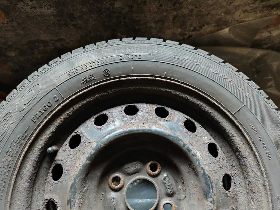 Sprzedam opony zimowe Dębica 195/60R15 plus felgi stalowe