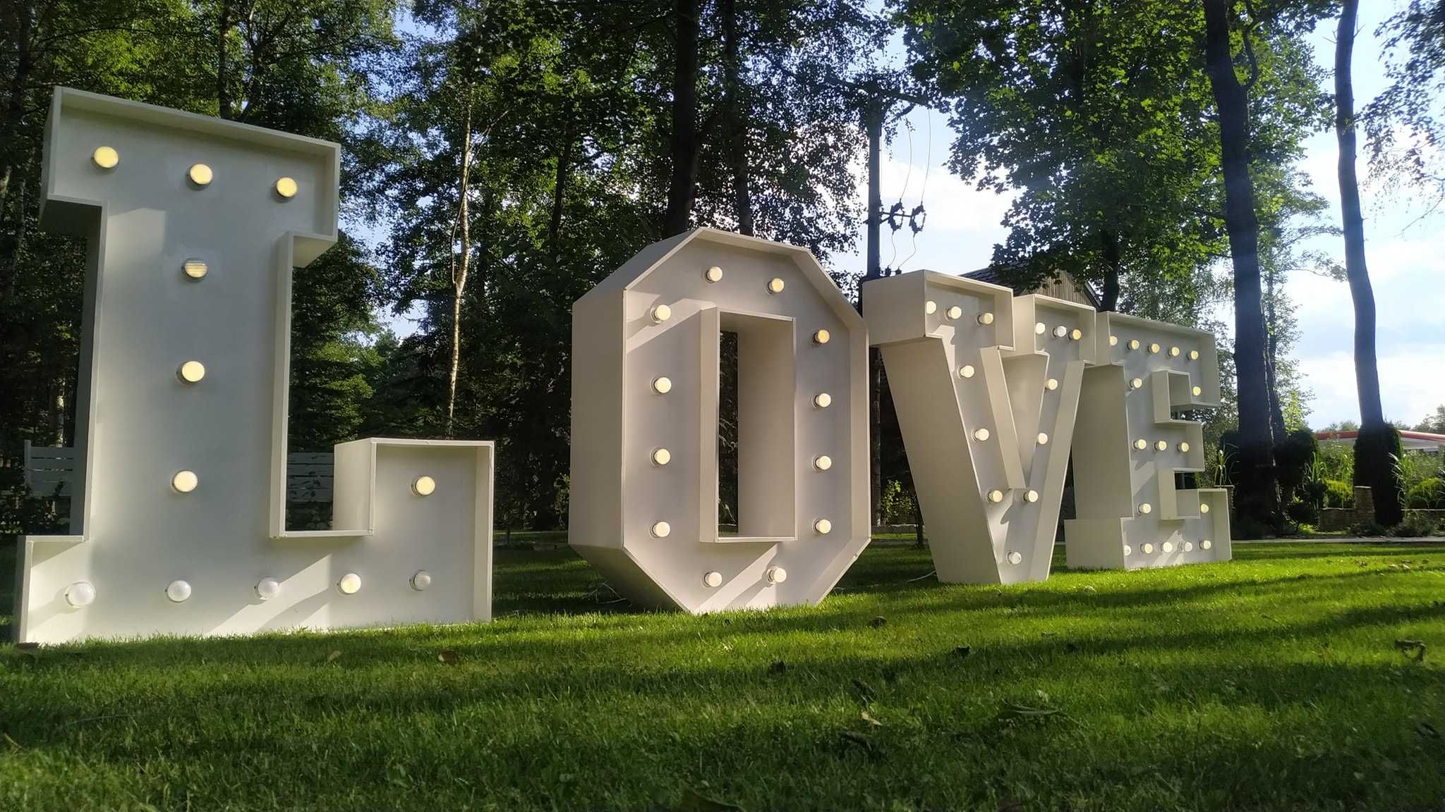 Fotobudka Ciężki Dym Fontanny Iskier Napis NEON LOVE