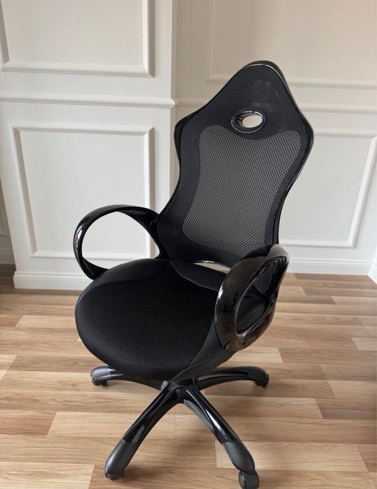 Fotel obrotowy, krzesło do komputera. Mało używane. Stan bardzo dobry.