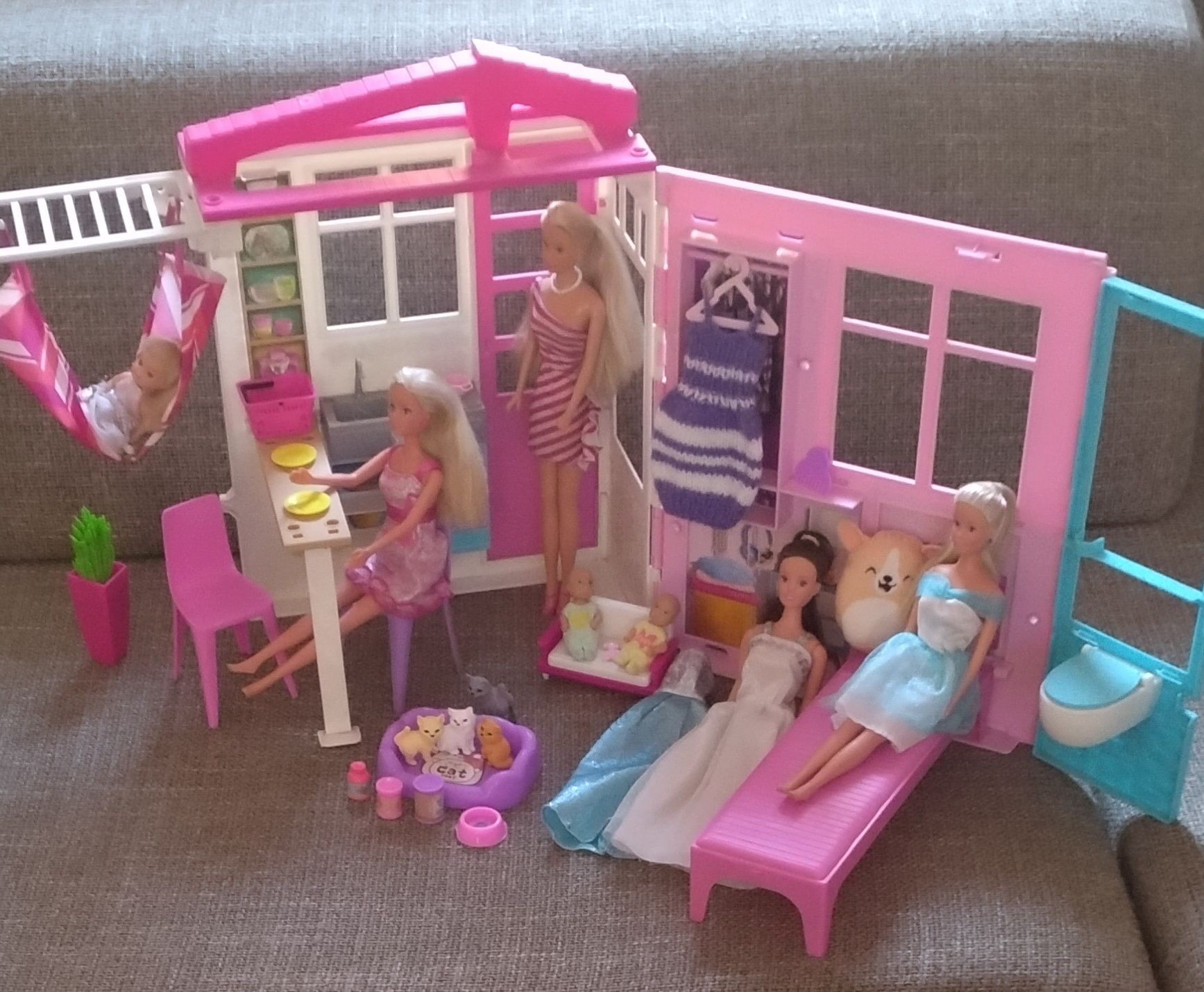 Casa Barbie+ bonecas e acessórios