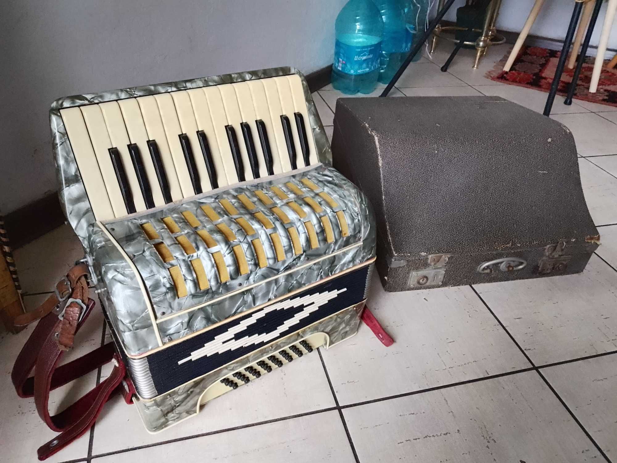 Akordeon niemiecki 32 basy