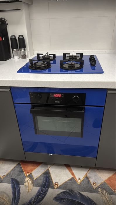 ZANUSSI   Варочная прверхность , газ и духовка электрическая