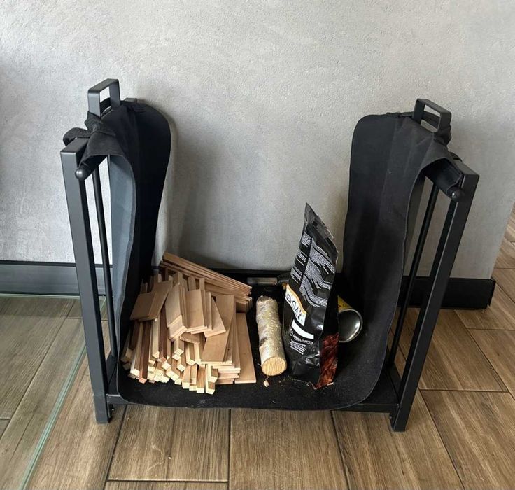 Metalowy Stojak na Drewno
Kominkowe z Torbą  Kosz na Opał do
Kominka